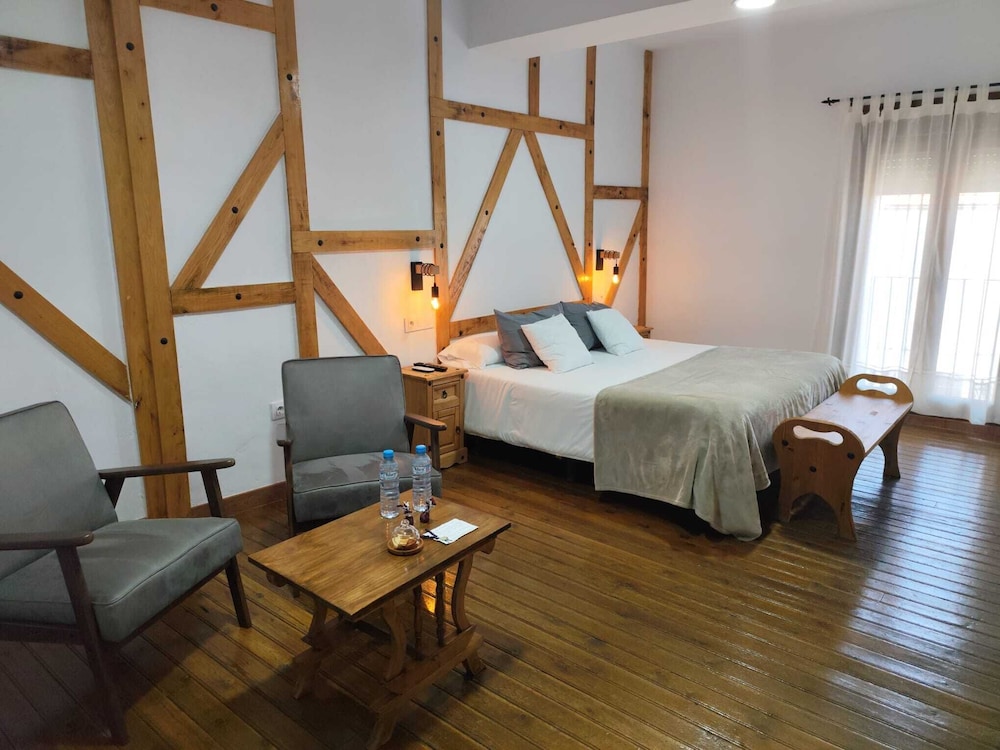 Double Room, 1 King Bed, Balcony photo 3