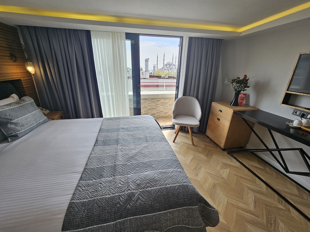 Deluxe Room, Sea View photo 2