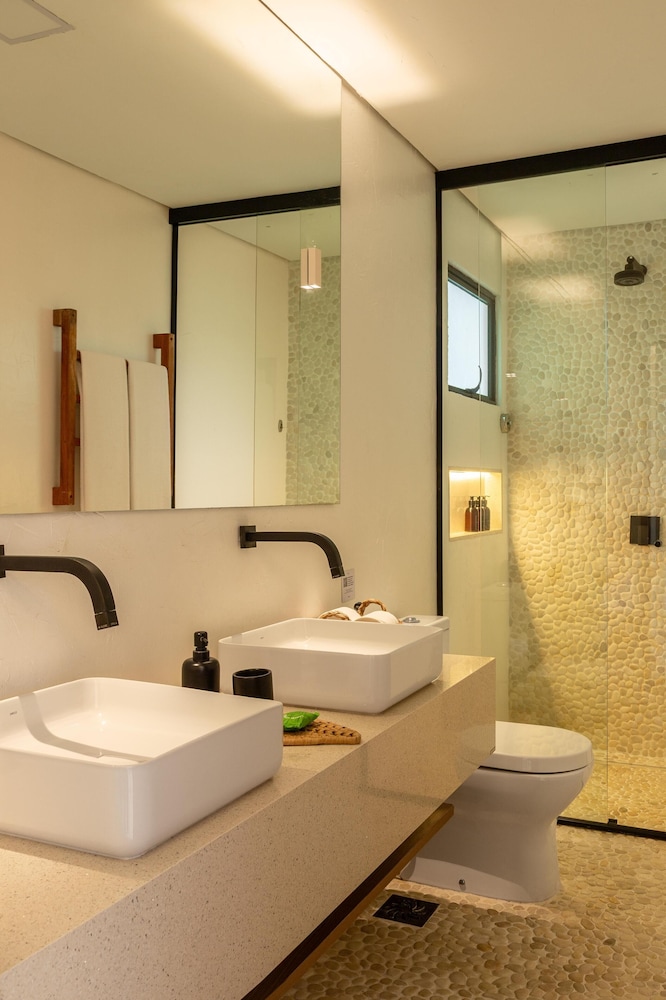 Luxury Suite Triple - Photo 5