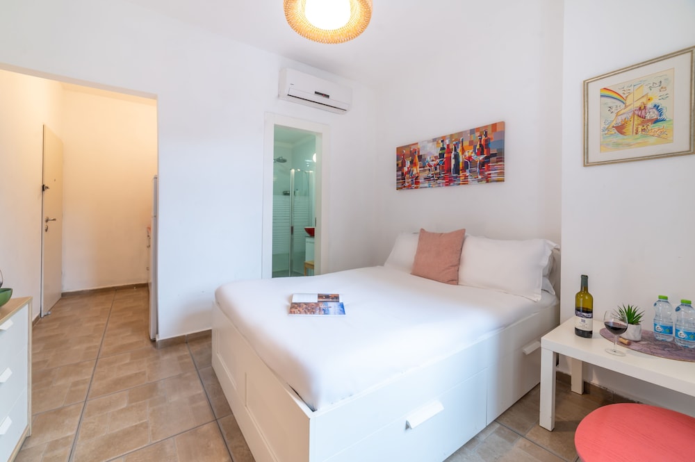 Standard Apartment, 1 Double Bed, City View photo 3