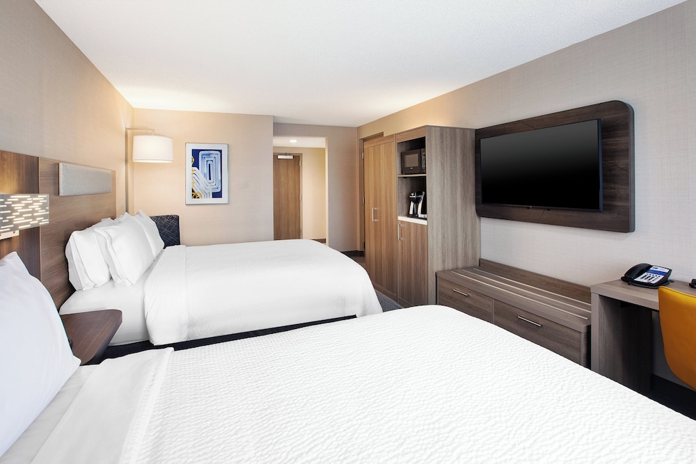 Standard Room, 2 Queen Beds, River View photo 2