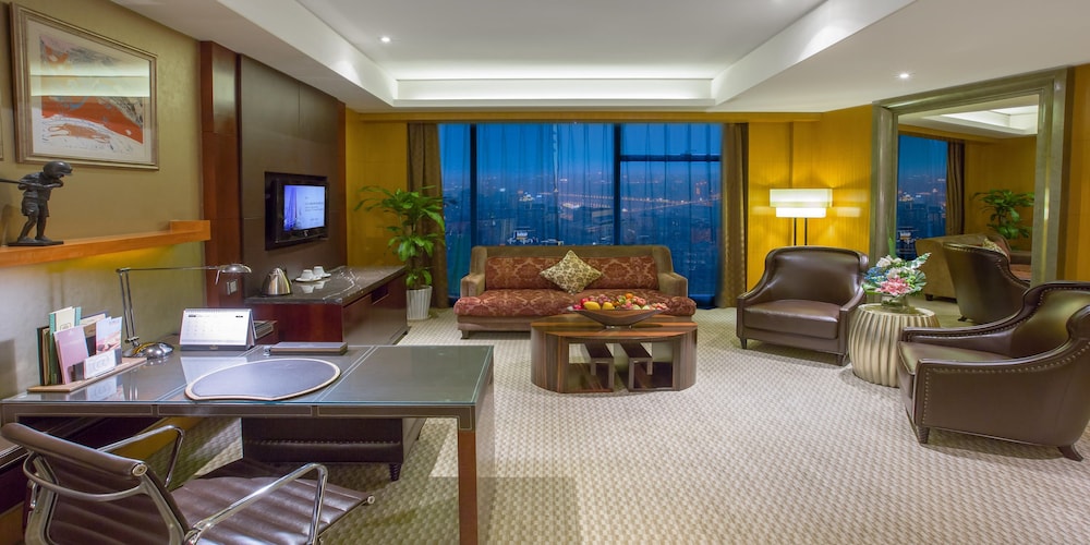 Executive Business King Room thumbnail 6