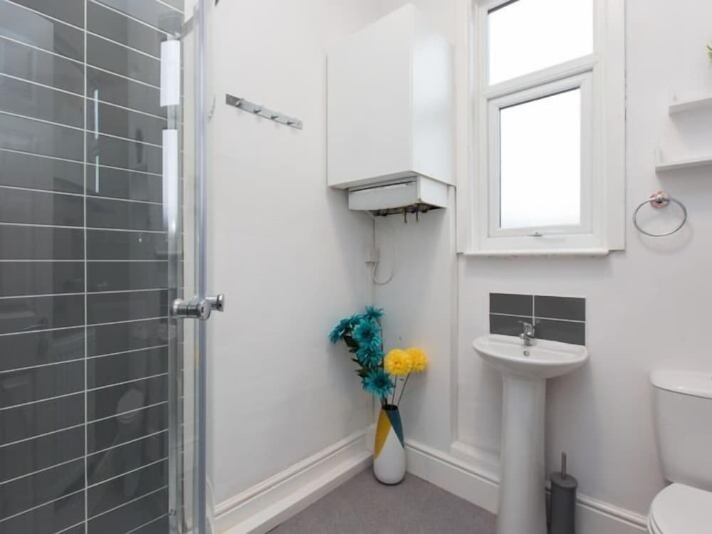 Single Room, Shared Bathroom (Room 5) photo 2