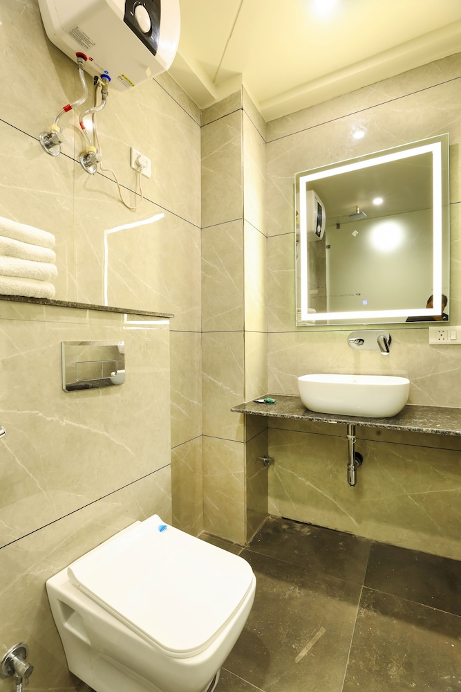 Deluxe Double Room - Photo 7