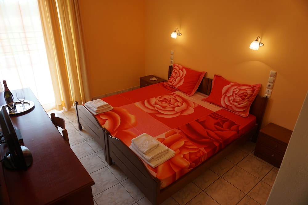 Double or Twin Room, Sea View - Photo 4