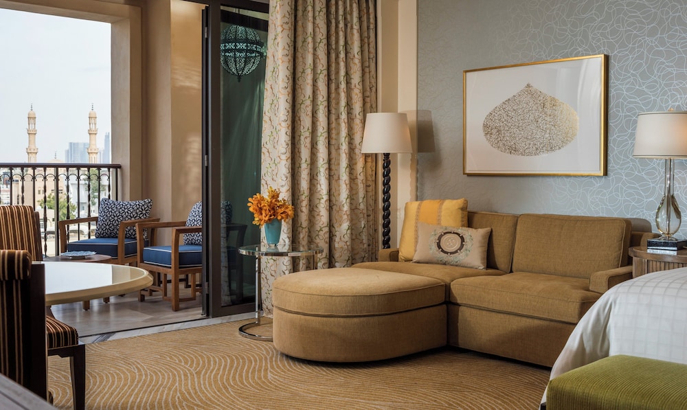 Deluxe Room, 1 King Bed, City View - Photo 3