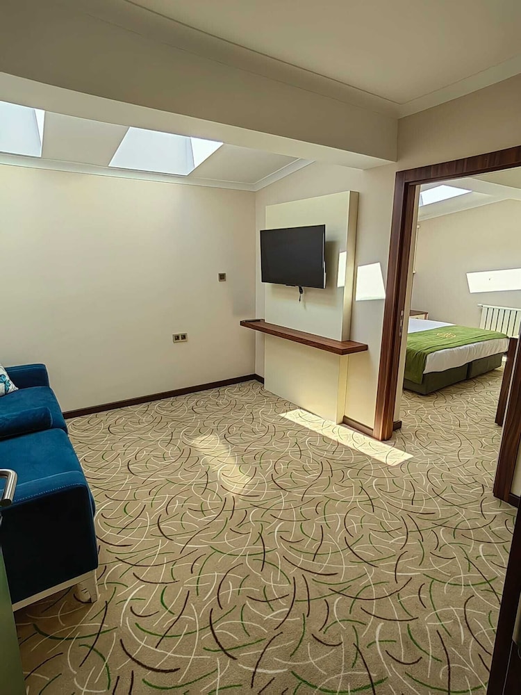 Deluxe Suite