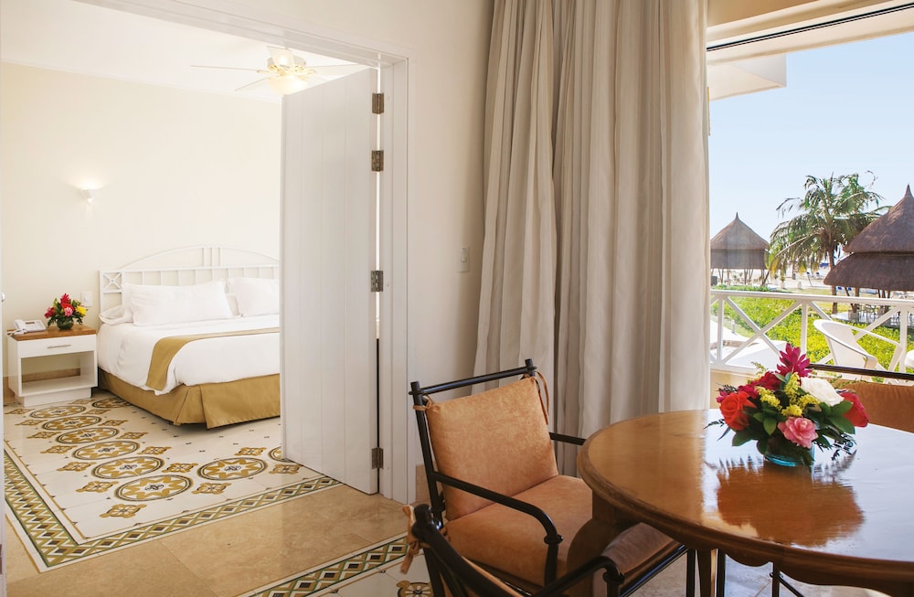Junior Suite, 1 King Bed, Garden View - Photo 6