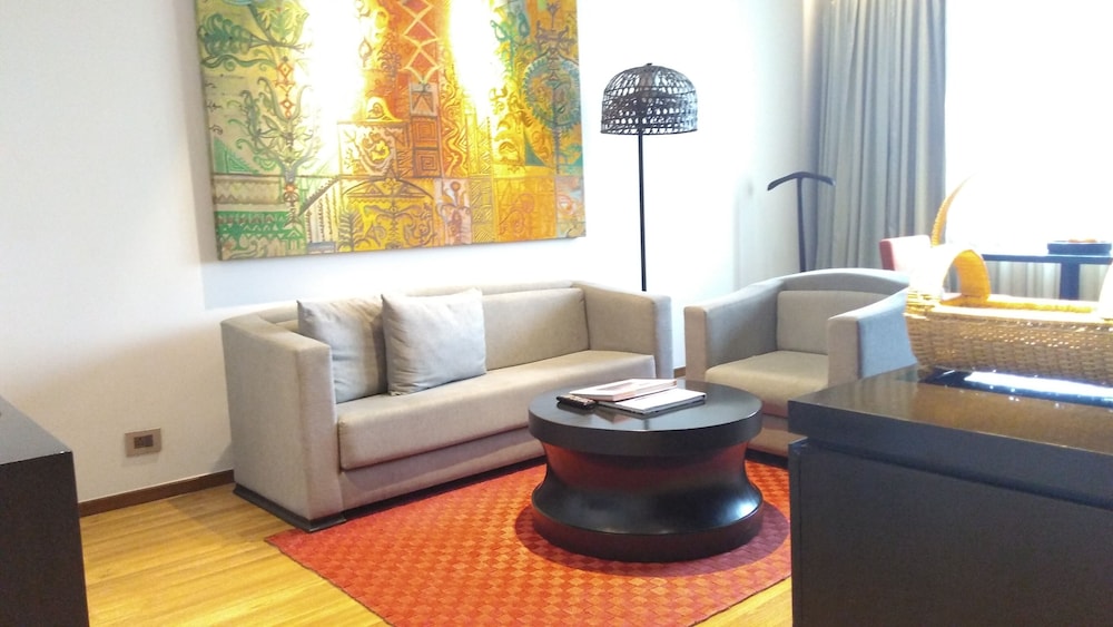 Premium Suite, 1 King Bed, Hill View