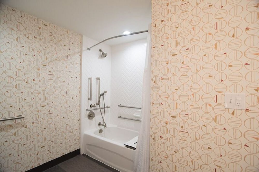 Standard Room, 1 King Bed, Accessible (Communications) photo 2