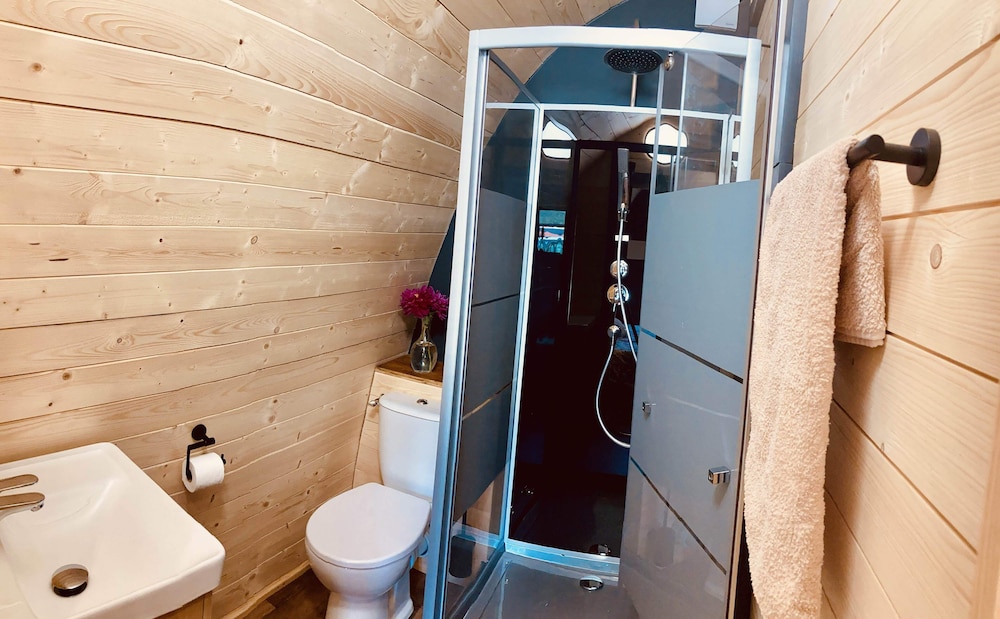 Double Room, 1 Queen Bed, Non Smoking, Private Bathroom photo 3