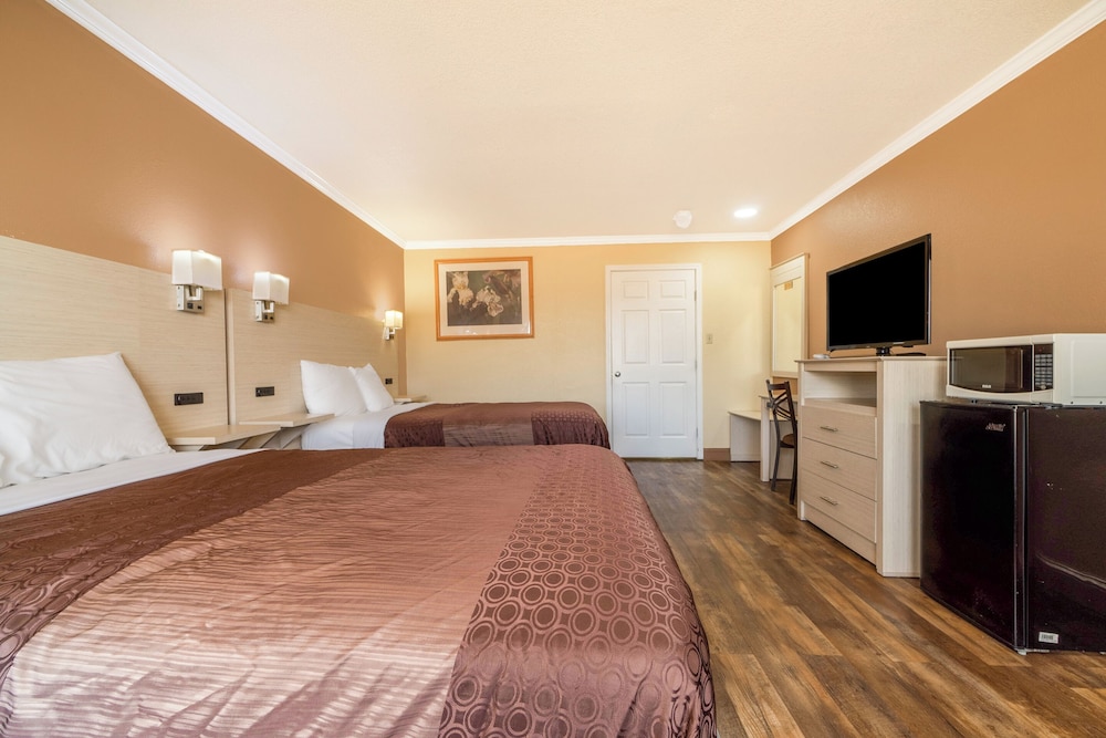 Standard Room, 2 Double Beds, Non Smoking photo 1