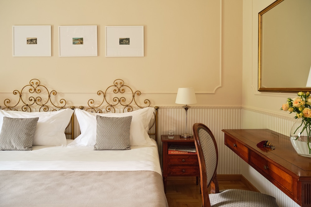 Premium Double Room, Balcony, Park View photo 2