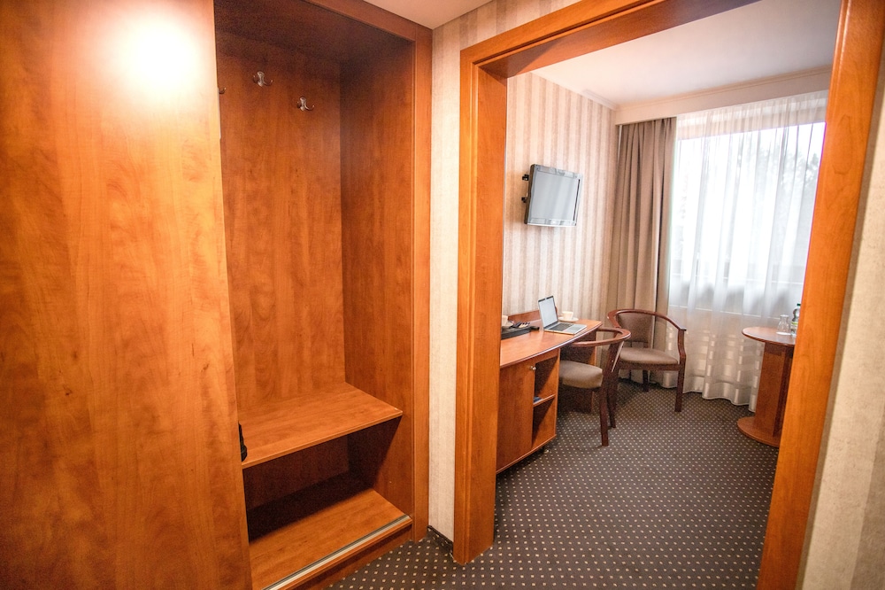 Twin Room - Photo 2