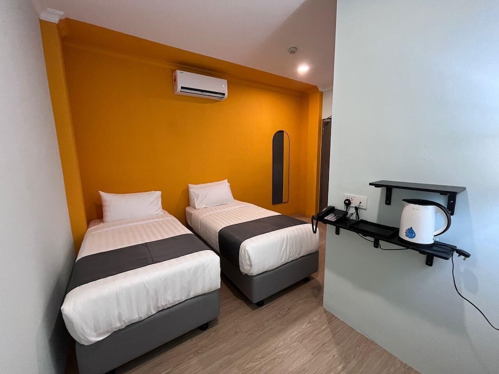 Standard Twin Room, No Windows