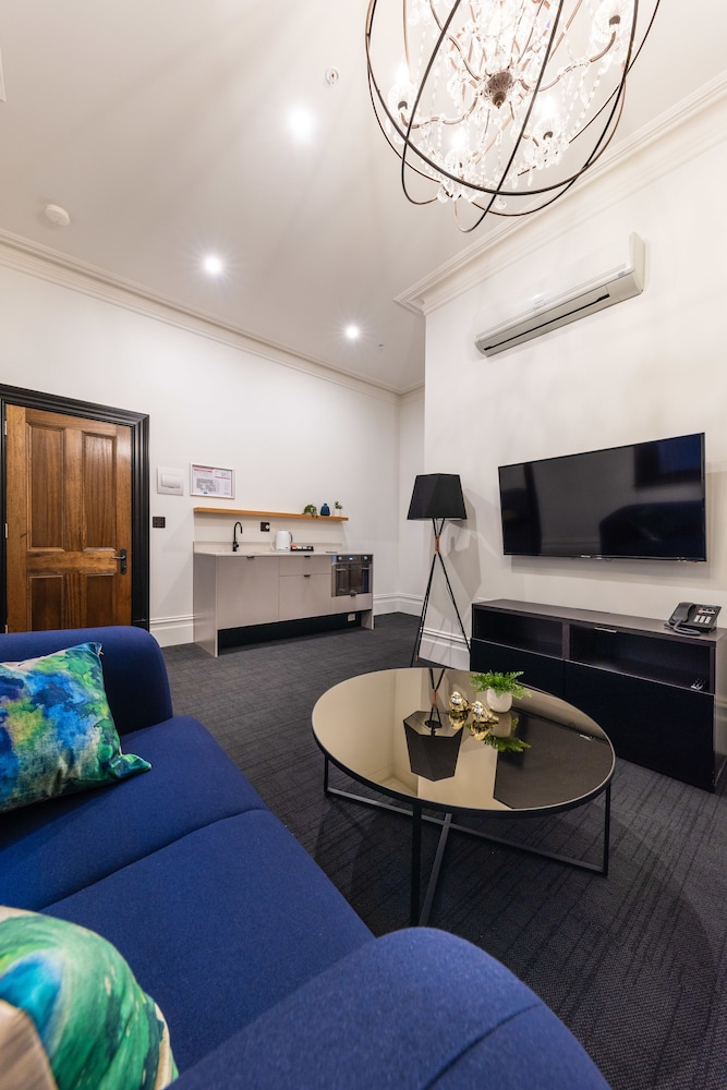 Deluxe Single Room thumbnail 5