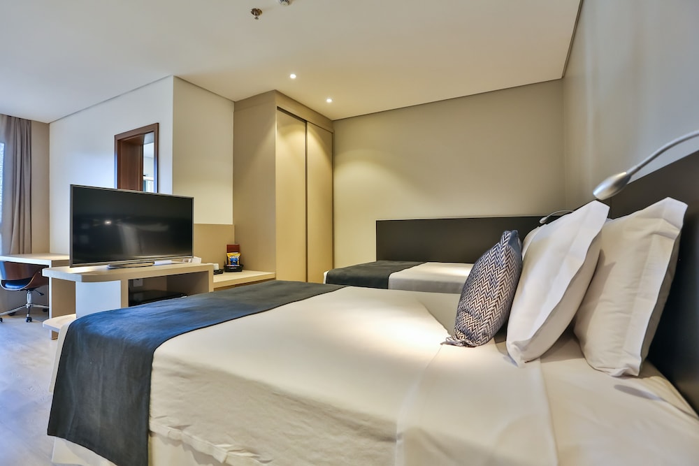 Deluxe Room, Multiple Beds photo 2