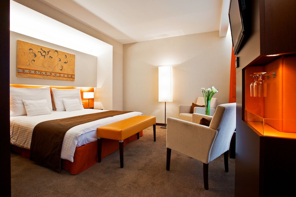 Deluxe Suite photo 2
