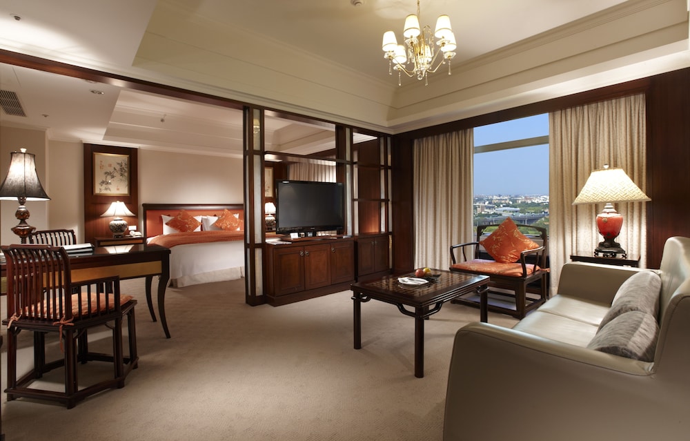Suite, 1 King Bed (Ambassador) - Photo 1