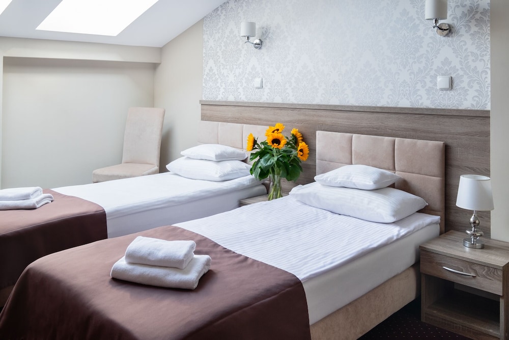Standard Twin Room - Photo 4