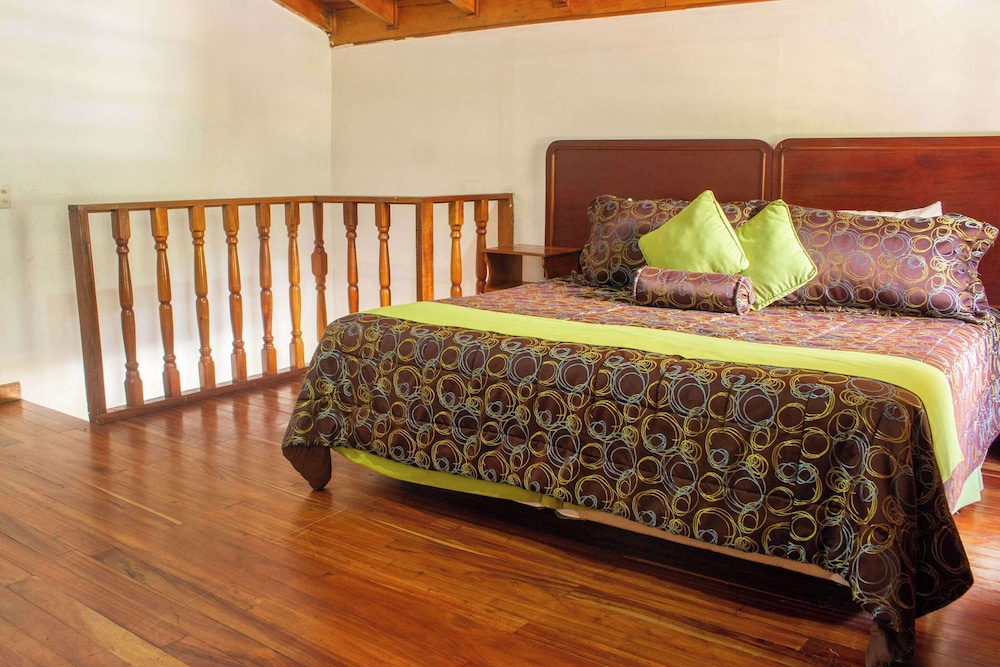 1 King Bed, Cabin Room - Photo 2