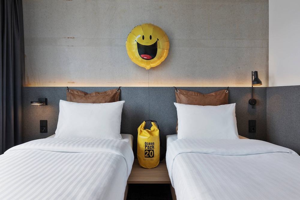 Room, 2 Twin Beds - Photo 6
