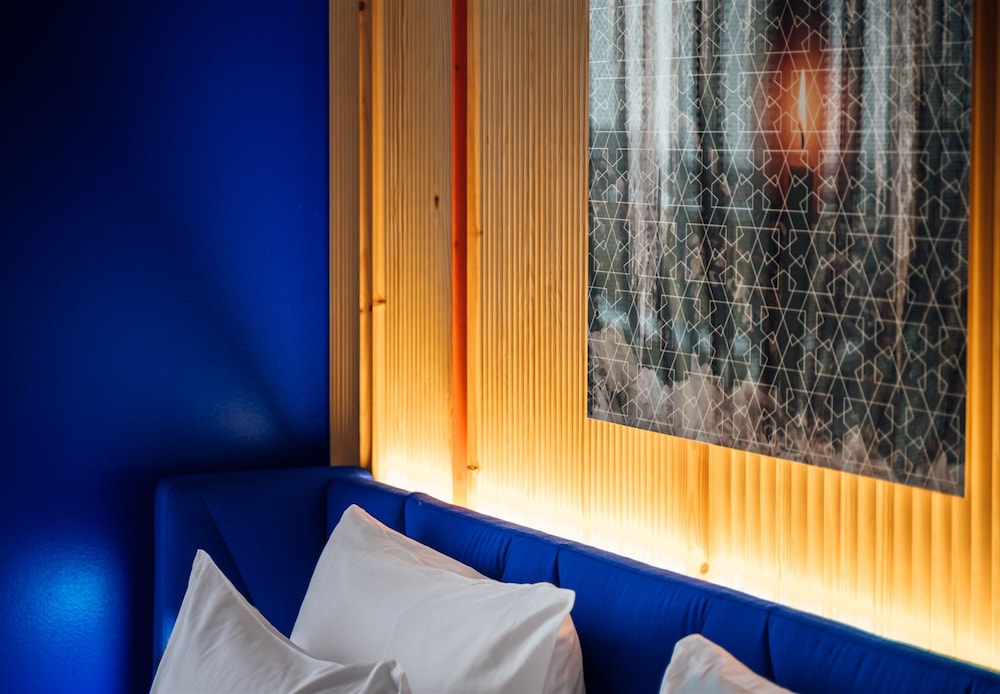 Exclusive Room (Art Exhibit) thumbnail 5