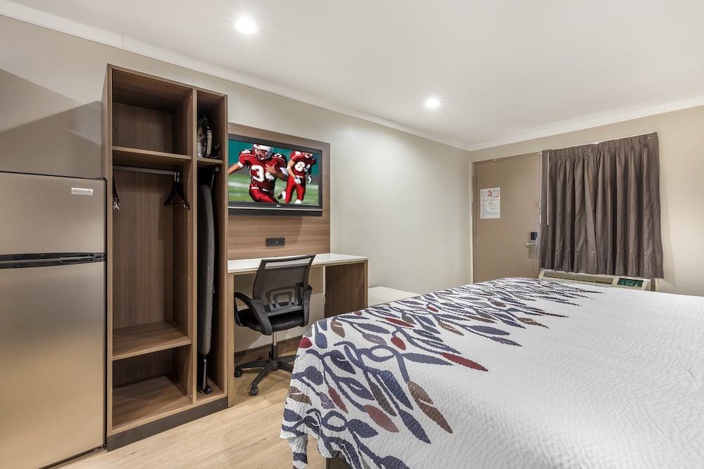 Deluxe Room, 1 King Bed, Non Smoking, Kitchen - Photo 5