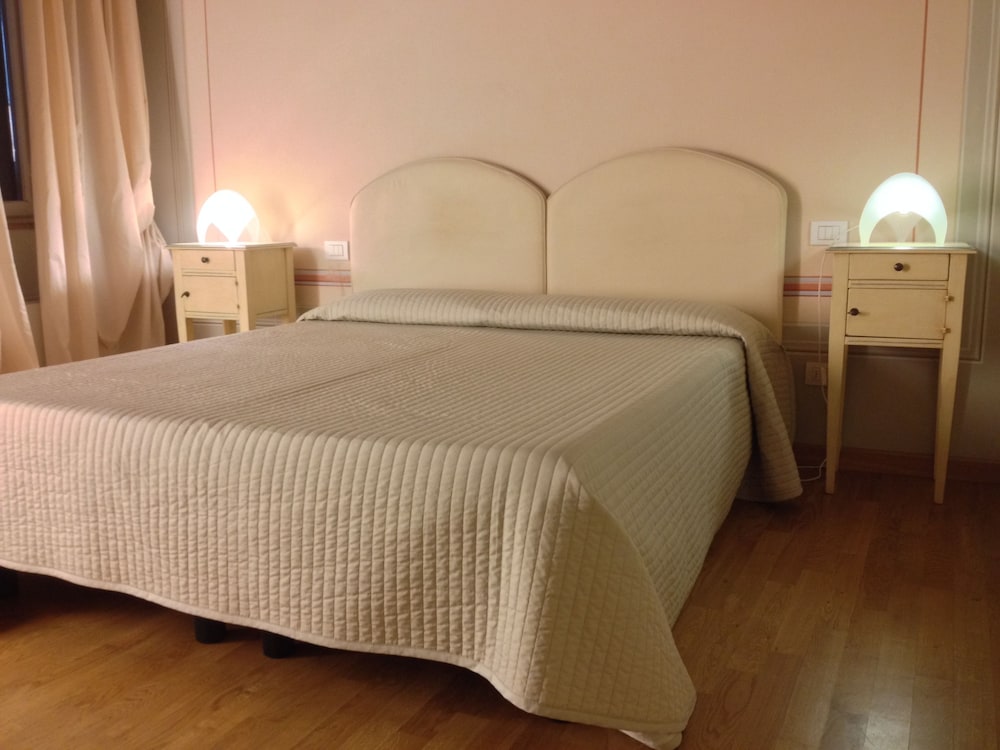 Superior Double Room, Jetted Tub photo 3