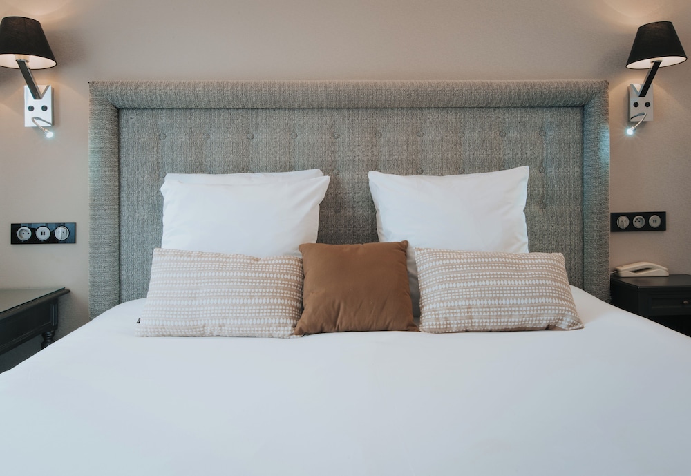 Standard Double Room - Photo 13