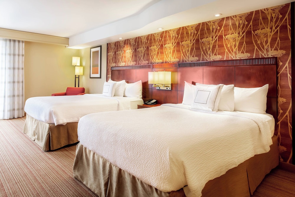 Room, 2 Queen Beds (Hearing Accessible) - Photo 1
