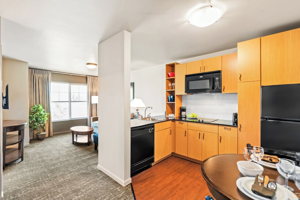 Comfort Suite, 2 Queen Beds, Roll-in Shower photo 1