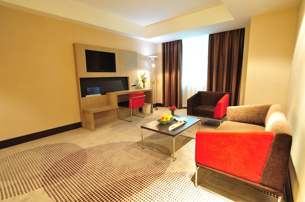 Superior Suite, 1 King Bed - Photo 1