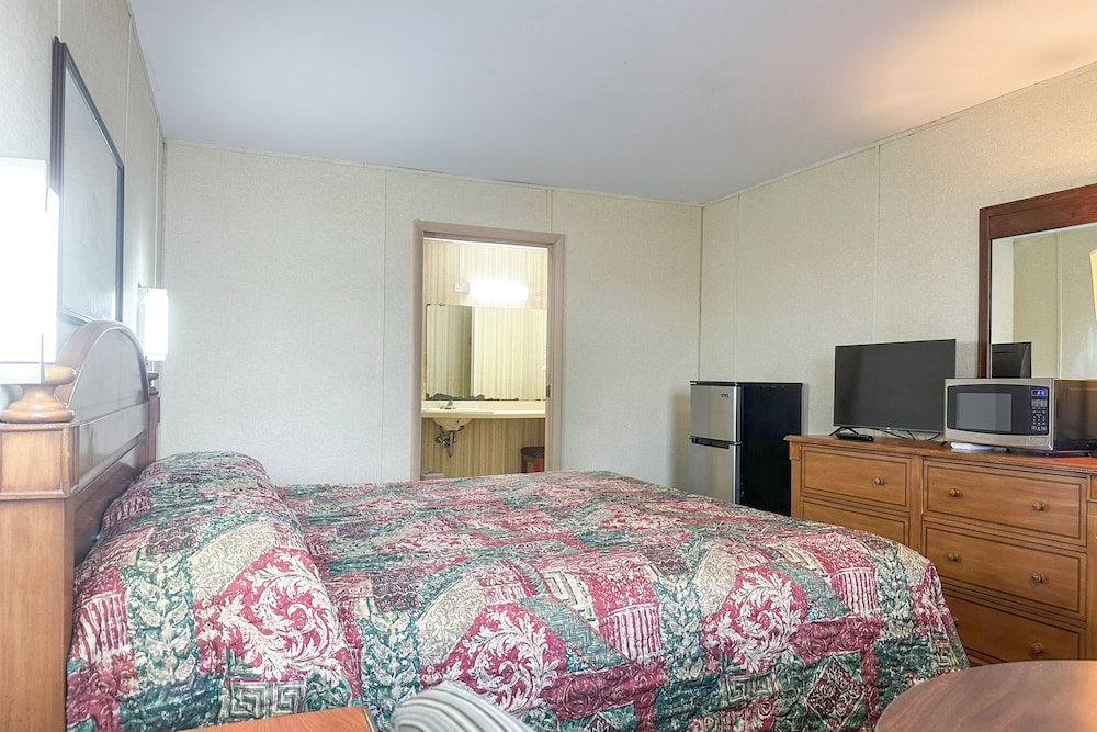 Suite, 1 King Bed, Smoking