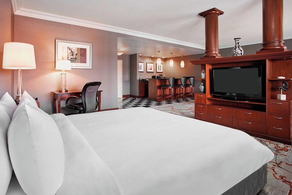 Club Room, 1 King Bed - Photo 3
