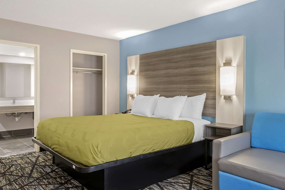 Suite, 1 King Bed, Non Smoking - Photo 1