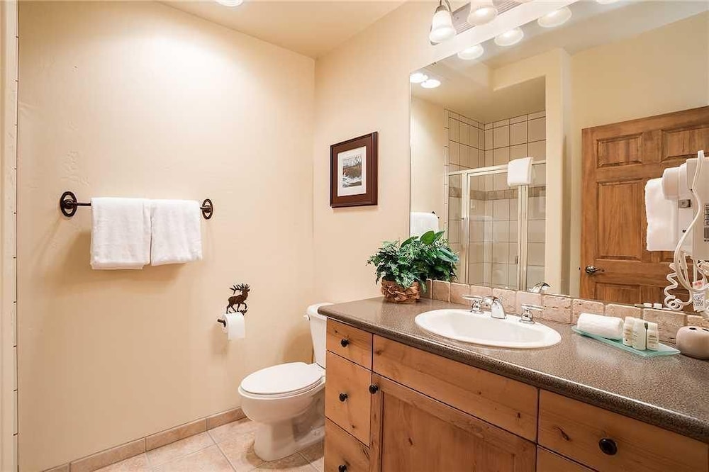 Condo, Multiple Beds (2205 Timberline Lodge, Trappeur's Cro) photo 3