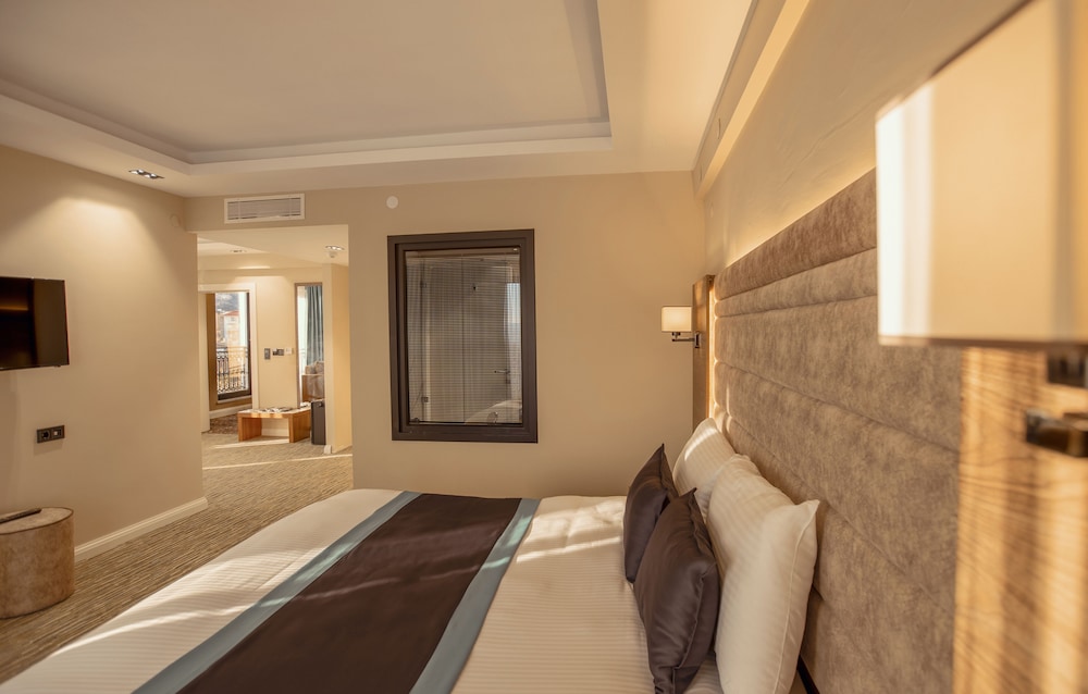 Suite - Photo 2