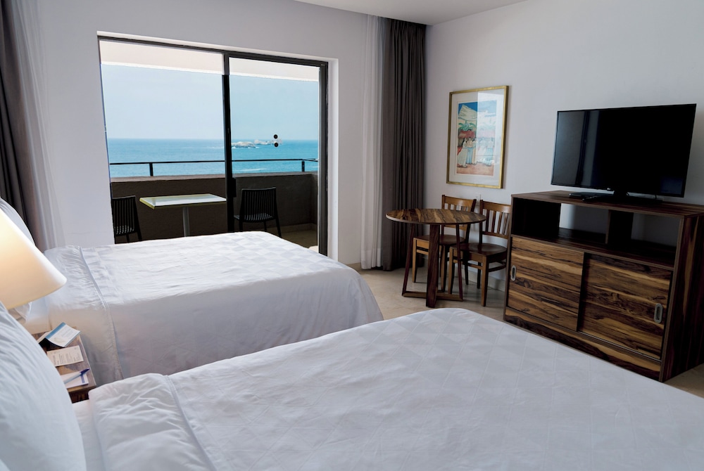 Standard Room, 2 Double Beds, Oceanfront photo 3