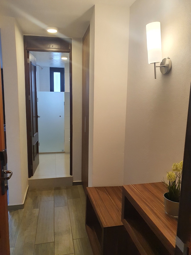 Standard Room, 1 King Bed, City View photo 2