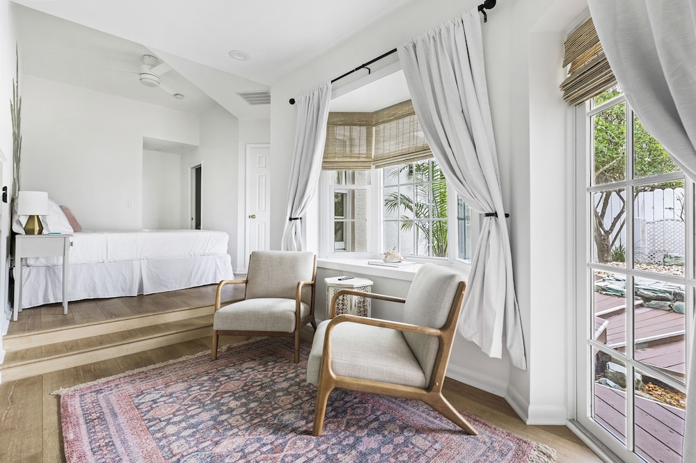 Premium Studio Suite, 1 King Bed, Garden View (Non-Pet Room) photo 1