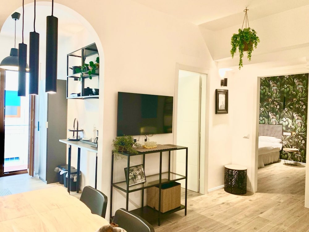 Apartment, Smoking