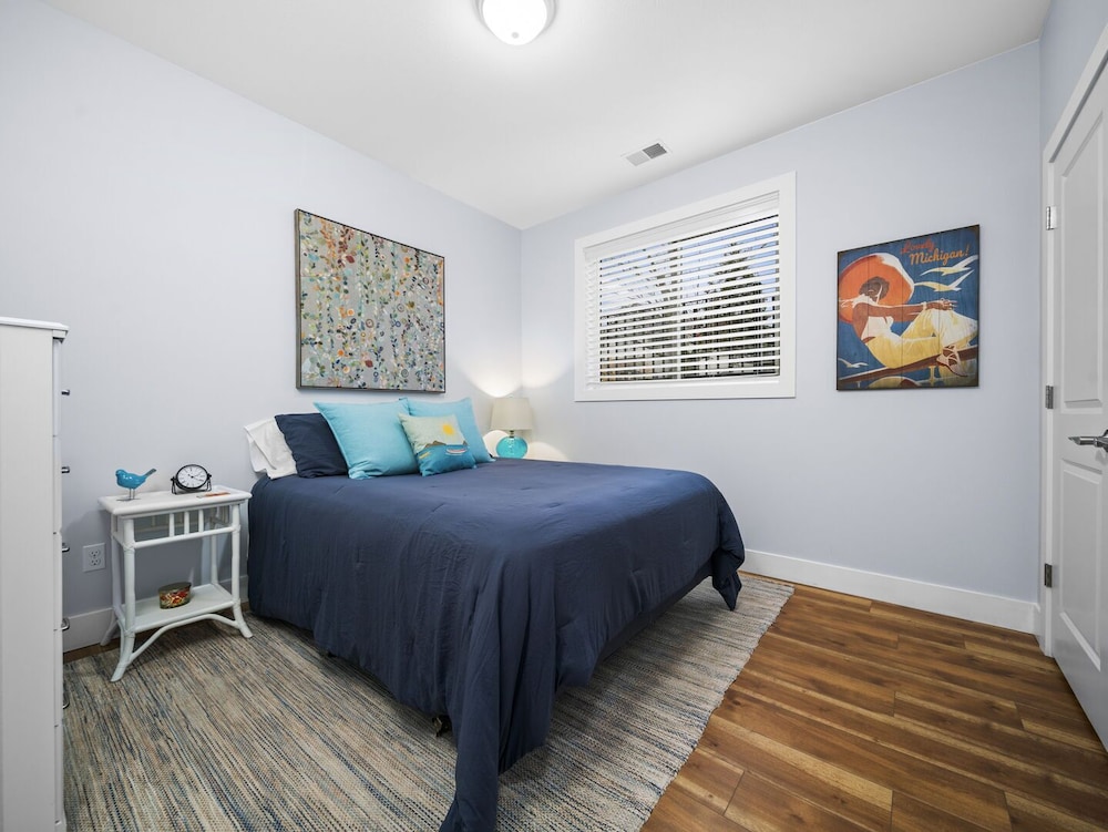 Luxury Condo photo 3