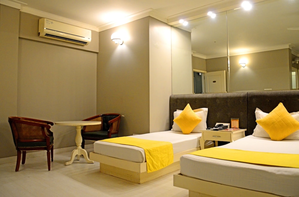 Family Room with Airport Pickup - Photo 10