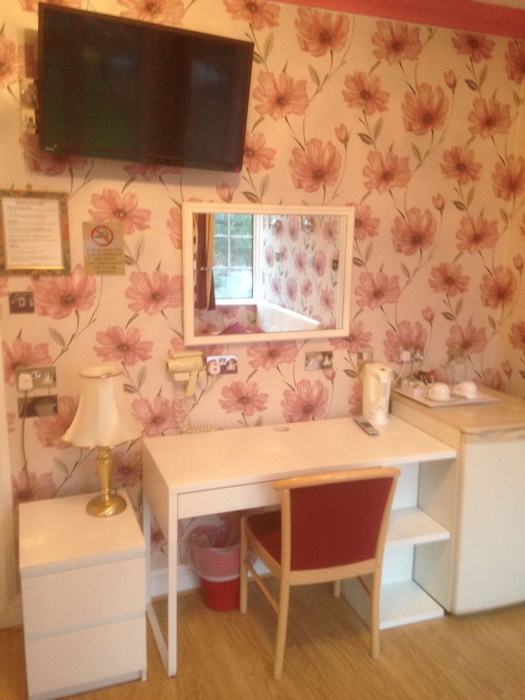 Triple Room, Ensuite photo 3