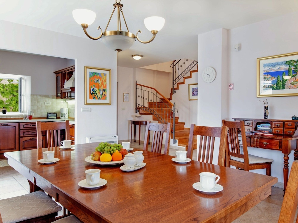 Villa photo 3