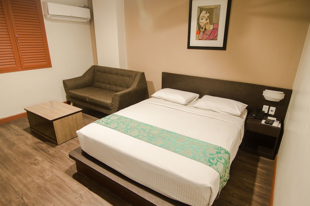 Deluxe Double Room, 1 Queen Bed, Non Smoking - Photo 9