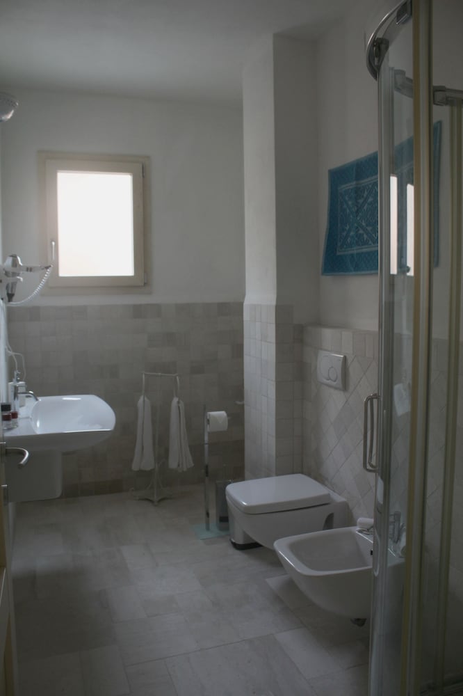 Duplex, 2 Bathrooms photo 3