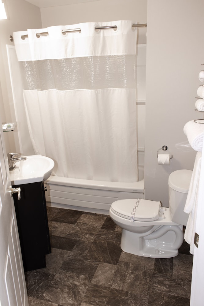 Standard Double Room, 2 Queen Beds, Refrigerator & Microwave, Marina View photo 3
