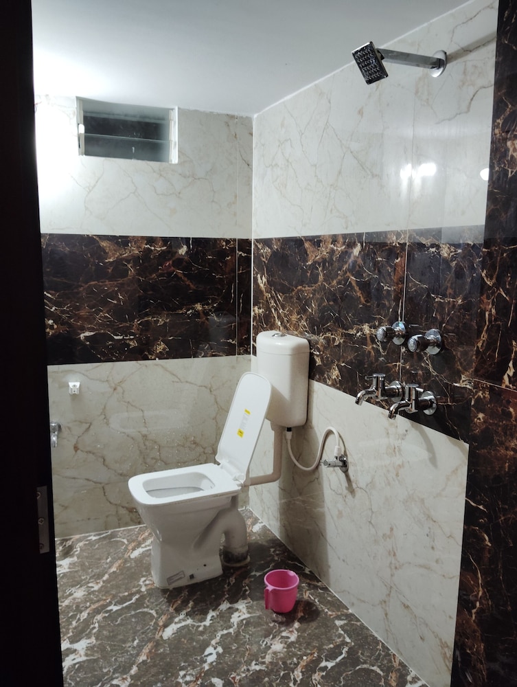Deluxe Double Room Single Use, City View photo 2